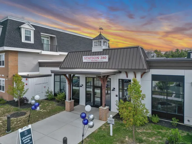 $2,129 | 280 Salmon Brook Street, Unit 6202A, Granby, CT 06035