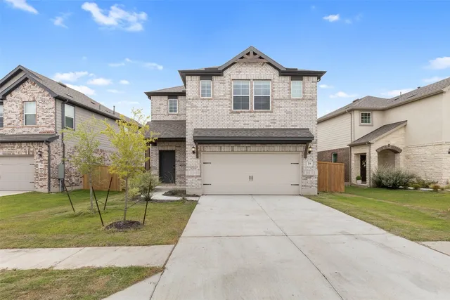 a view of a yard in front of a house