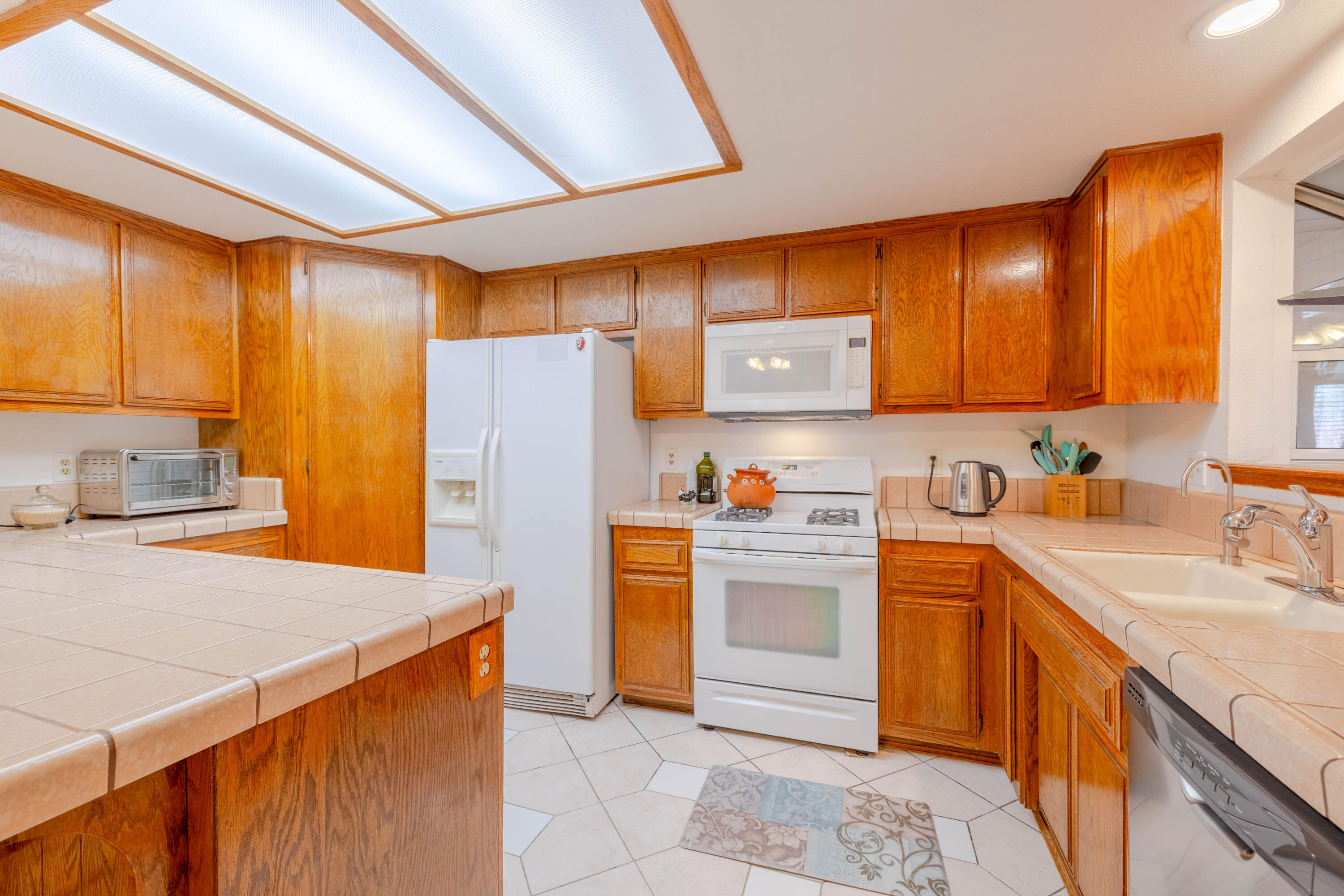 12728 Running Deer Road Apple Valley, CA 92308 - Photo 13 of 28 0G7A8143-HDR