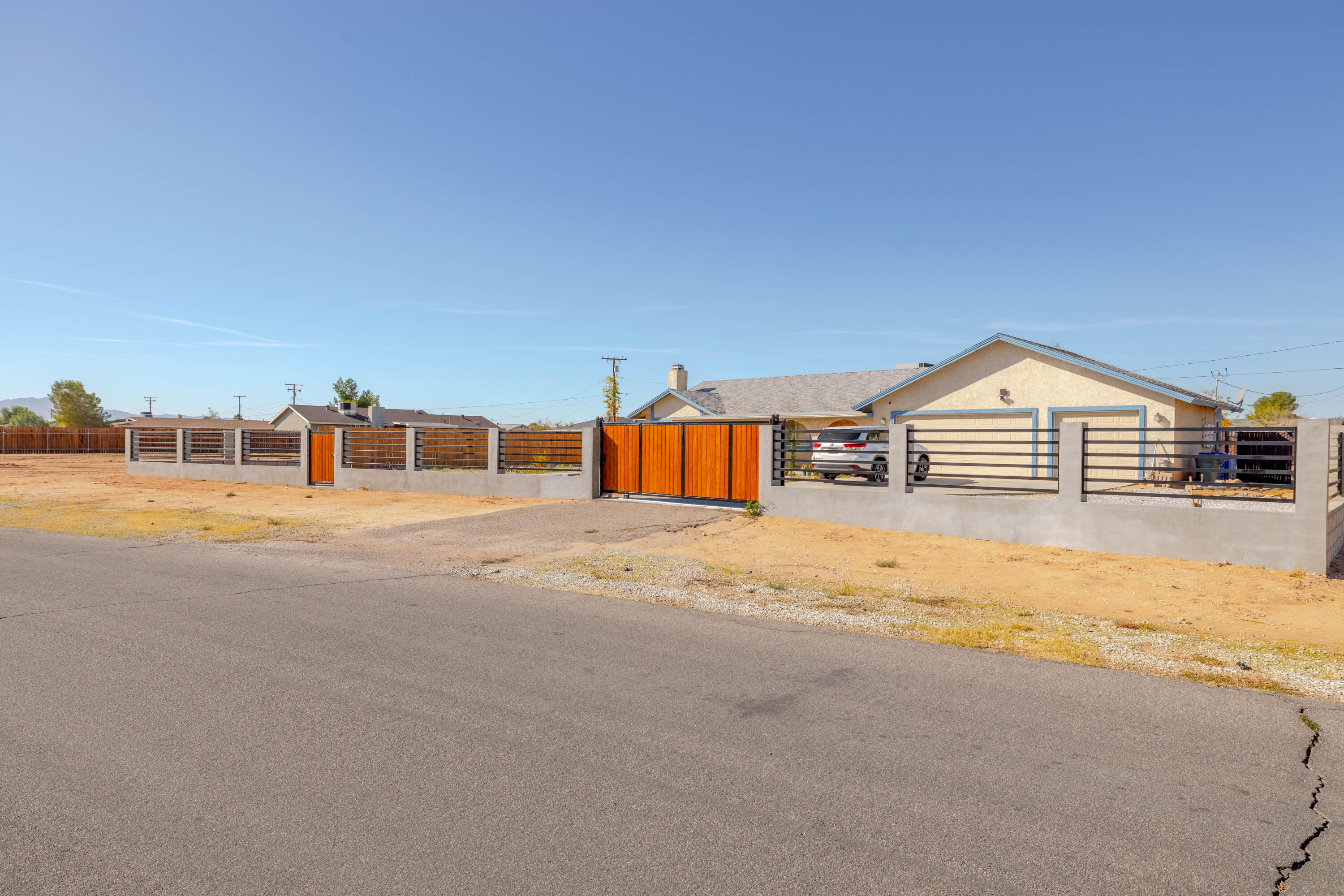 12728 Running Deer Road Apple Valley, CA 92308 - Photo 3 of 28 0G7A8113-HDR