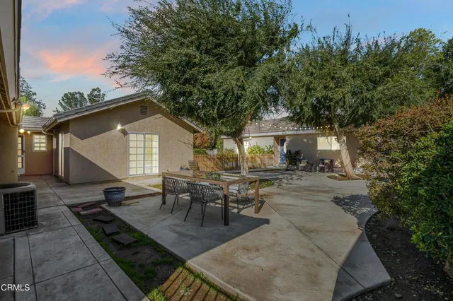 a flower garden is sitting in front of a house
