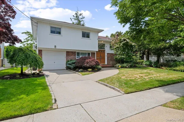 $849,000 | 964 Cherrywood Drive, Baldwin, NY 11510
