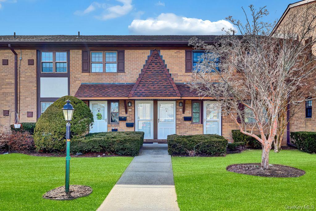 228 Mariners Way Copiague, NY 11726 - Photo 1 of 15 Welcome!