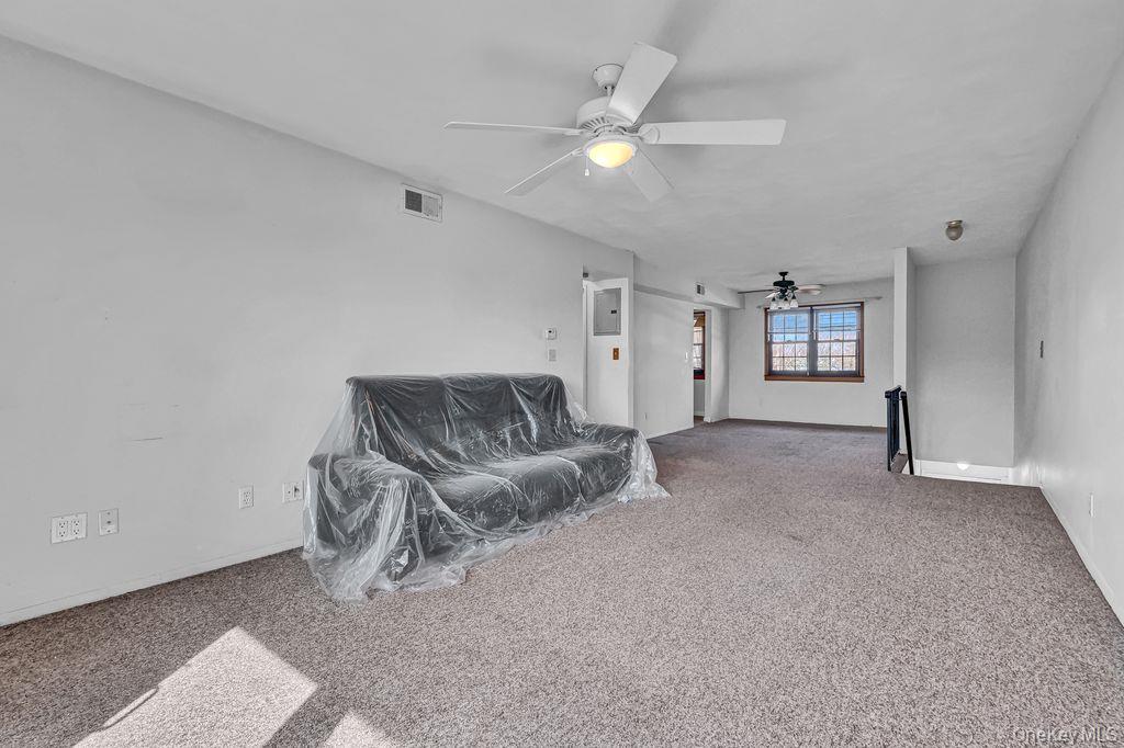 228 Mariners Way Copiague, NY 11726 - Photo 3 of 15 Living Room