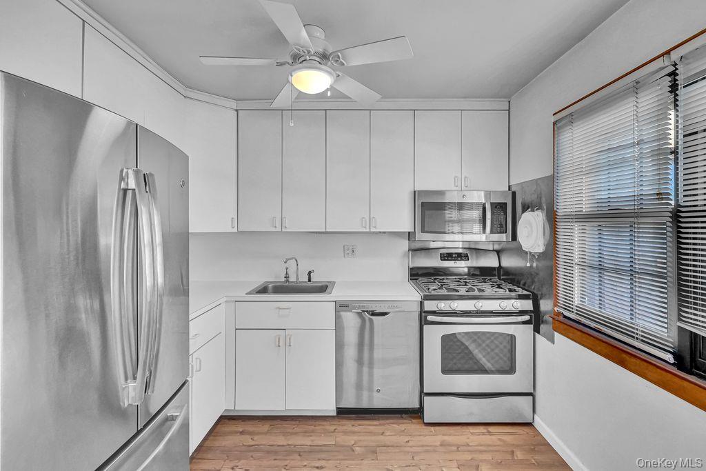 228 Mariners Way Copiague, NY 11726 - Photo 5 of 15 Kitchen w/SS Appliances