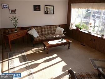 1025 Pross Road Lansdale, PA 19446 - Photo 2 of 12 Living Room