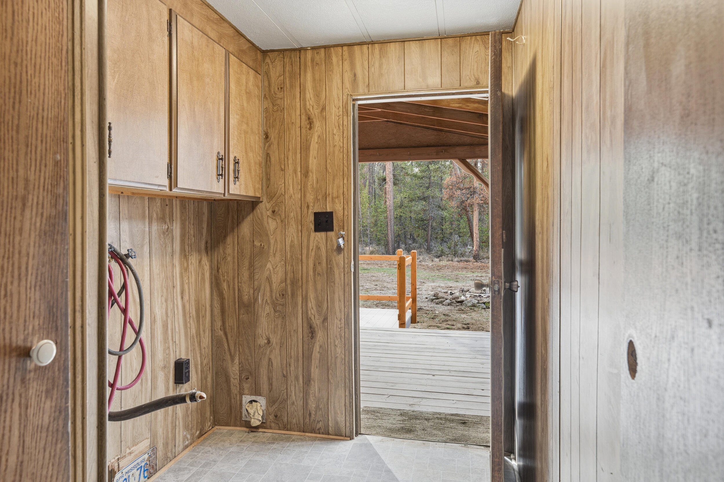 7240 Howard Road La Pine, OR 97739 - Photo 30 of 42 Laundry room, back door