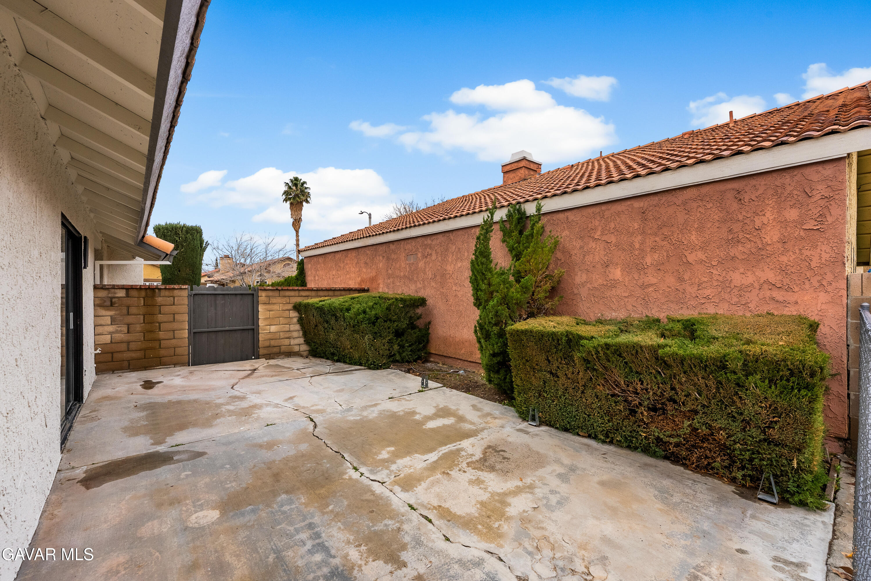 3563 Avenue R11 E Palmdale Ca East Palmdale, CA 93550 - Photo 33 of 37 a view of a back yard with potted plants