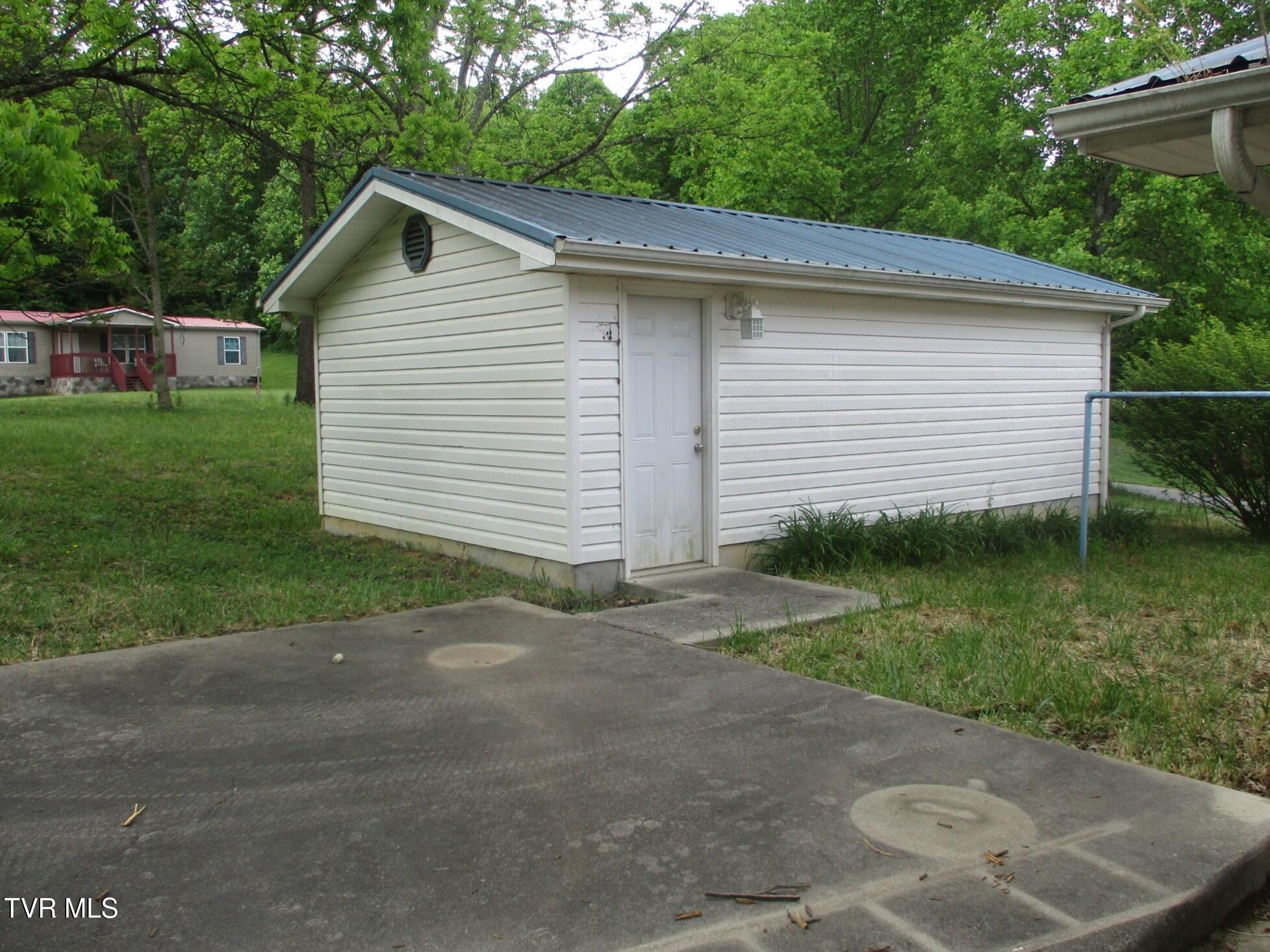 270 Forrest Road Fall Branch, TN 37656 - Photo 14 of 25 14 IMG_9322