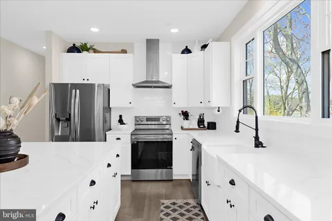 $869,900 | 122 North Lake Drive, Stevensville, MD 21666