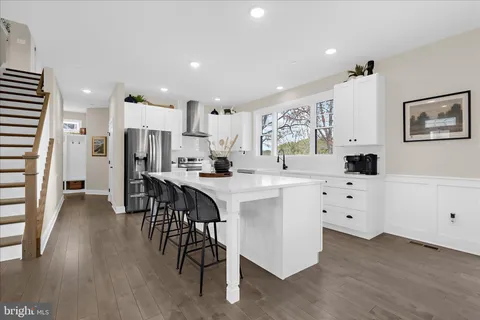 $875,000 | 122 North Lake Drive, Stevensville, MD 21666