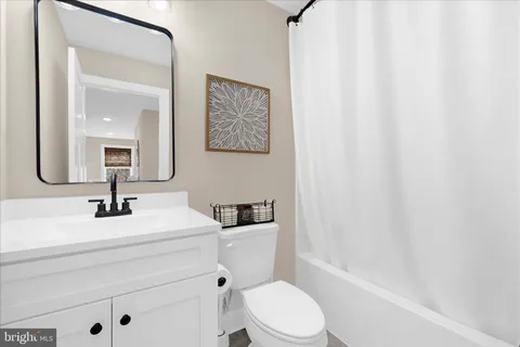 $869,900 | 122 North Lake Drive, Stevensville, MD 21666