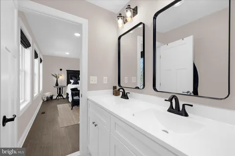 $869,900 | 122 North Lake Drive, Stevensville, MD 21666