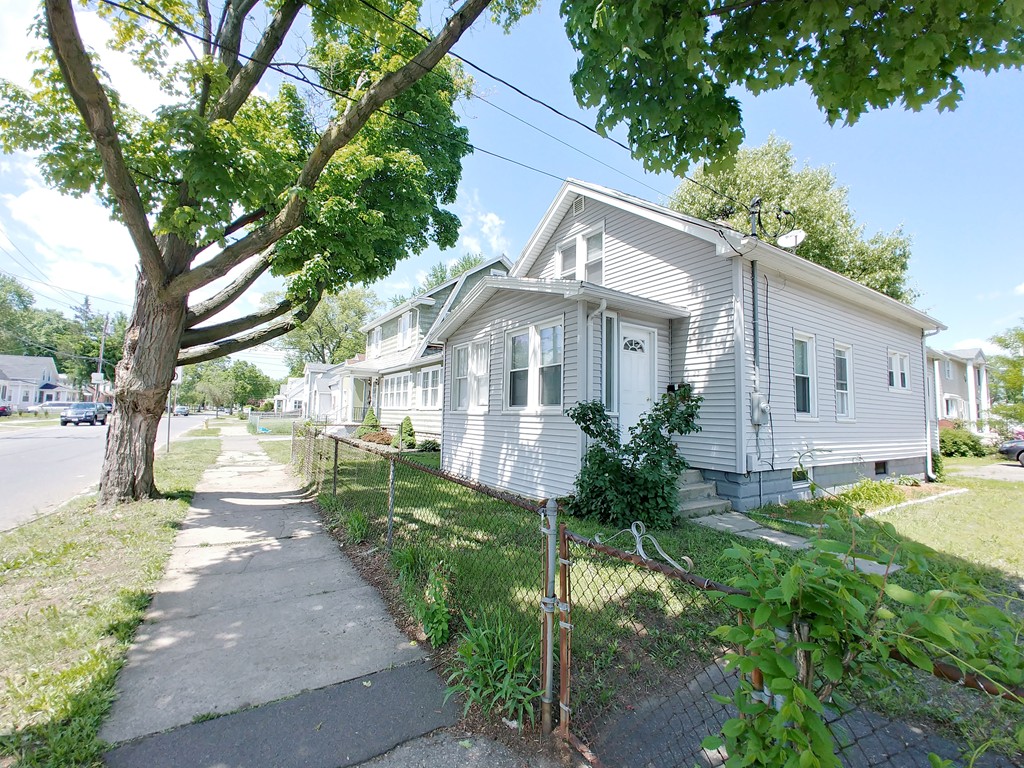 23 Merrimac Avenue Springfield, MA 01104 - Photo 1 of 14 Gallery Image 1