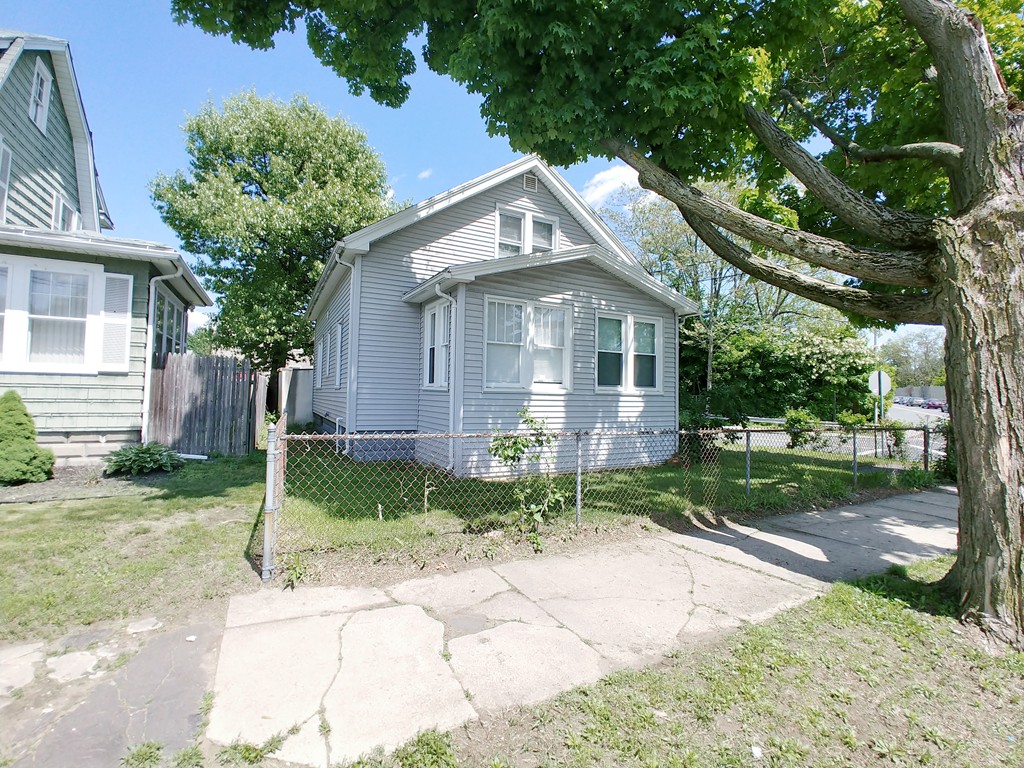 23 Merrimac Avenue Springfield, MA 01104 - Photo 2 of 14 Gallery Image 2