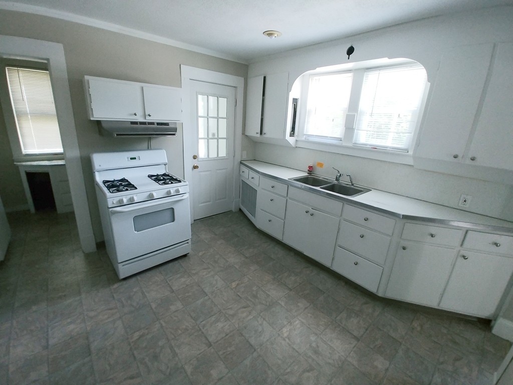 23 Merrimac Avenue Springfield, MA 01104 - Photo 5 of 14 Gallery Image 5