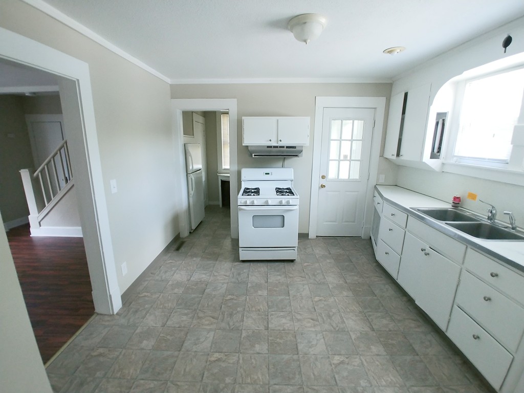 23 Merrimac Avenue Springfield, MA 01104 - Photo 6 of 14 Gallery Image 6