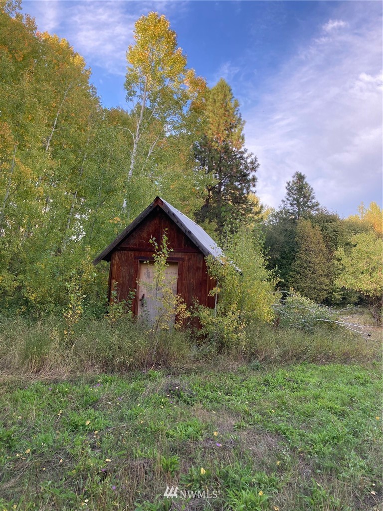 0 Westside Road Cle Elum, WA 98922 - Photo 9 of 31 a view of a wooden house with a yard
