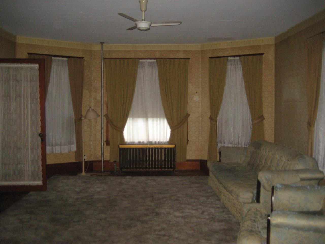 57 Chestnut Street Rochester, NH 03867 - Photo 2 of 7