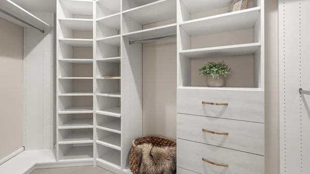 a view of a house with backyard and garden