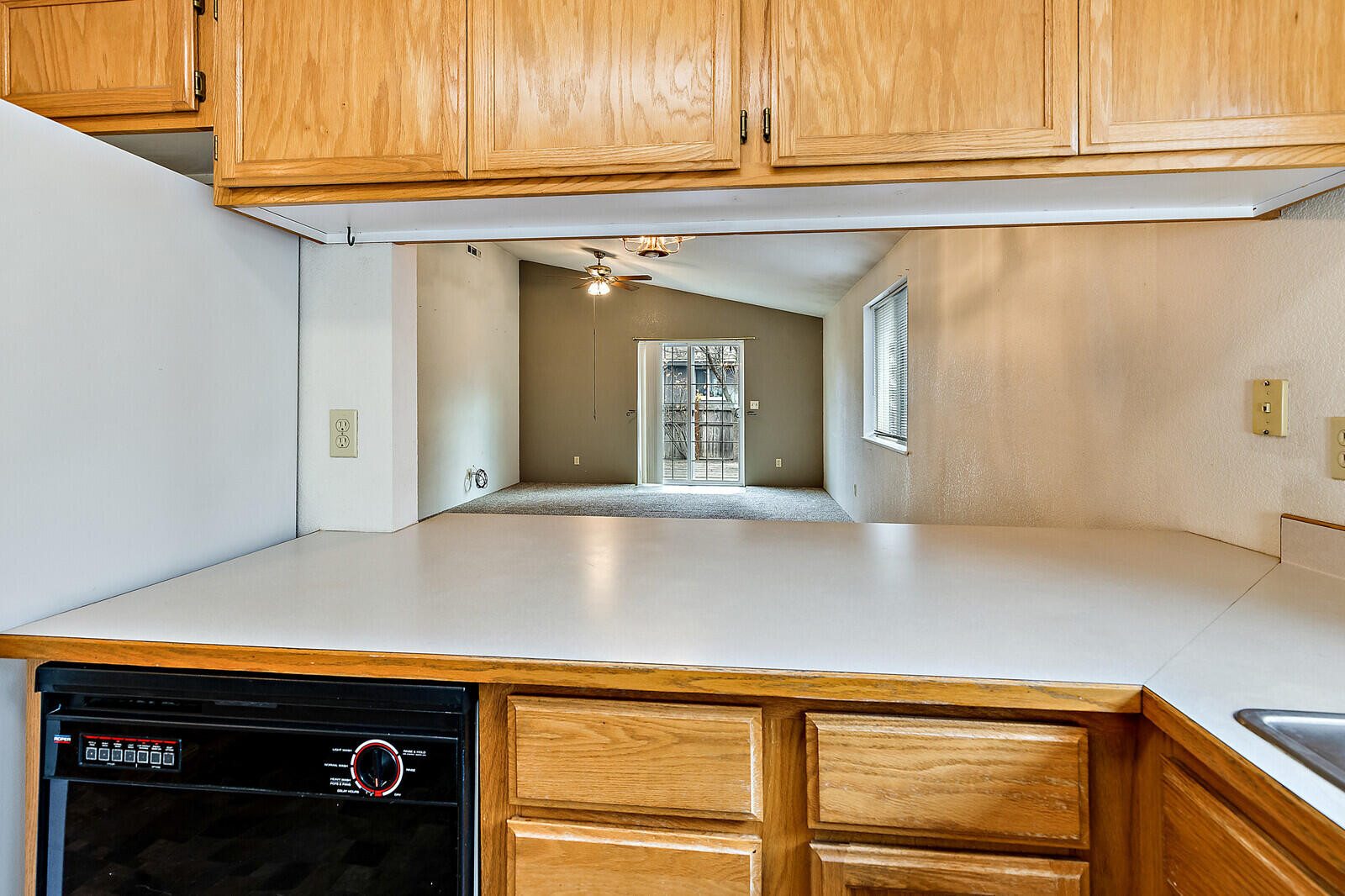 641 Southwest Balsam Road Grants Pass, OR 97526 - Photo 5 of 28 Counters!