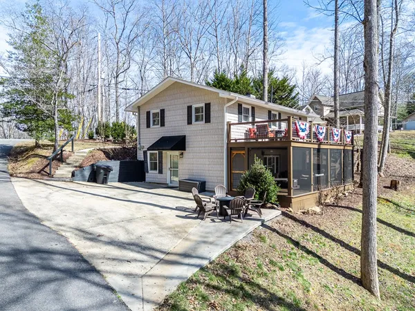 $389,500 | 15 Lonesome Pine Road, Murphy, NC 28906