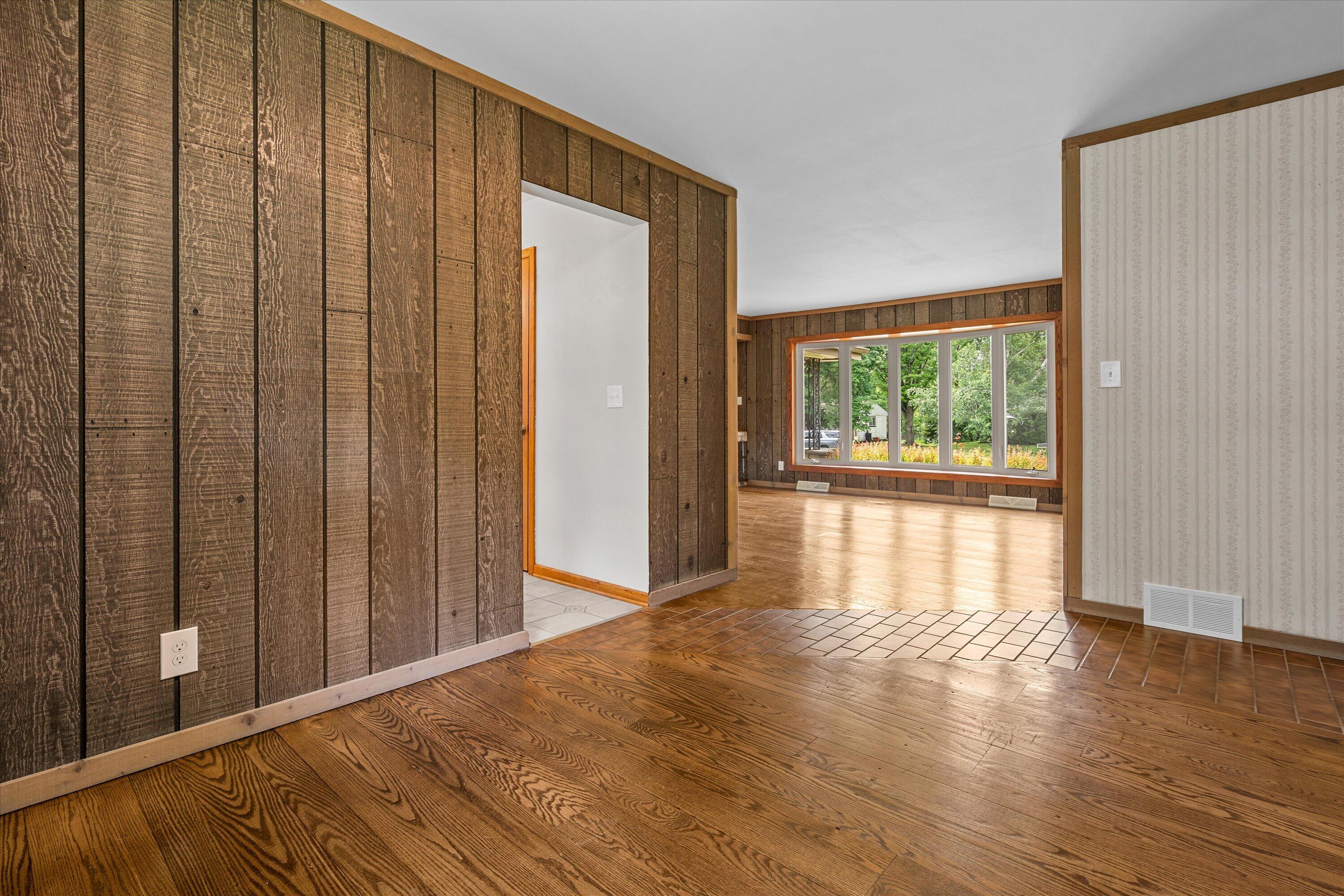 W136N8704 Esquire Road Menomonee Falls, WI 53051 - Photo 13 of 36 Dining Rm
