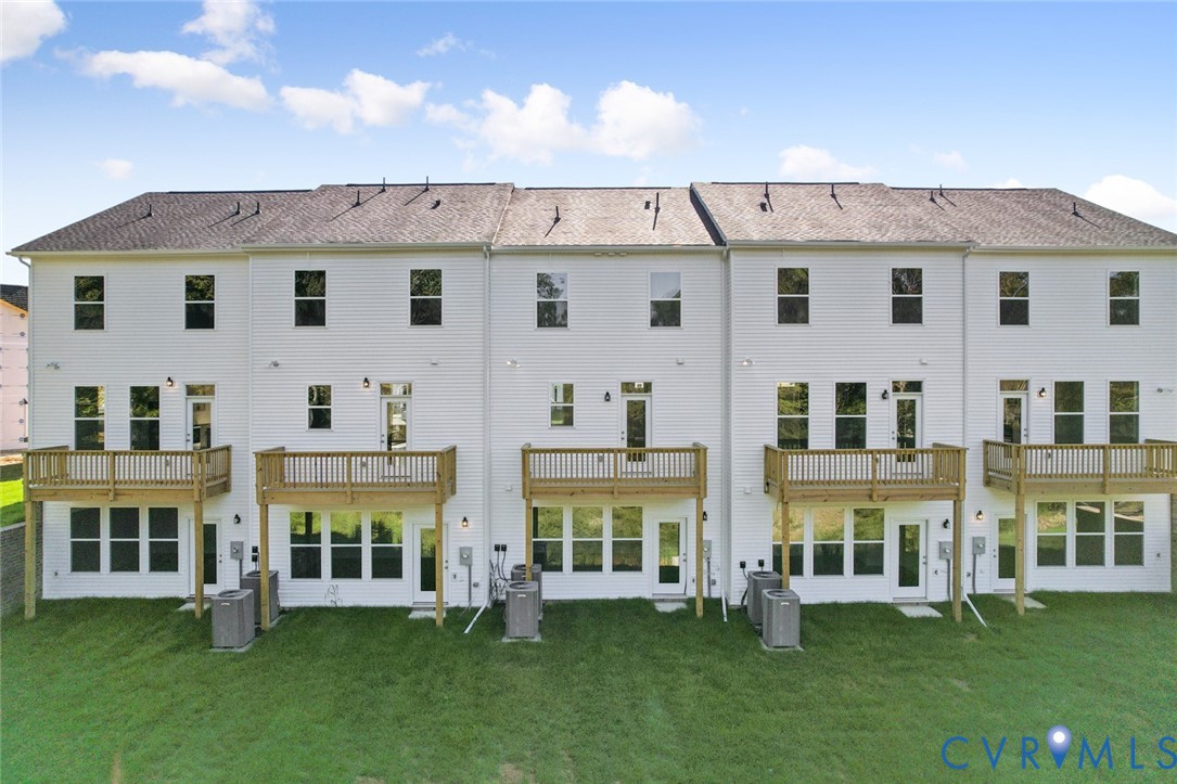 344 Mt Mccauley Way Aylett, VA 23009 - Photo 24 of 33 a view of a white building among the yard