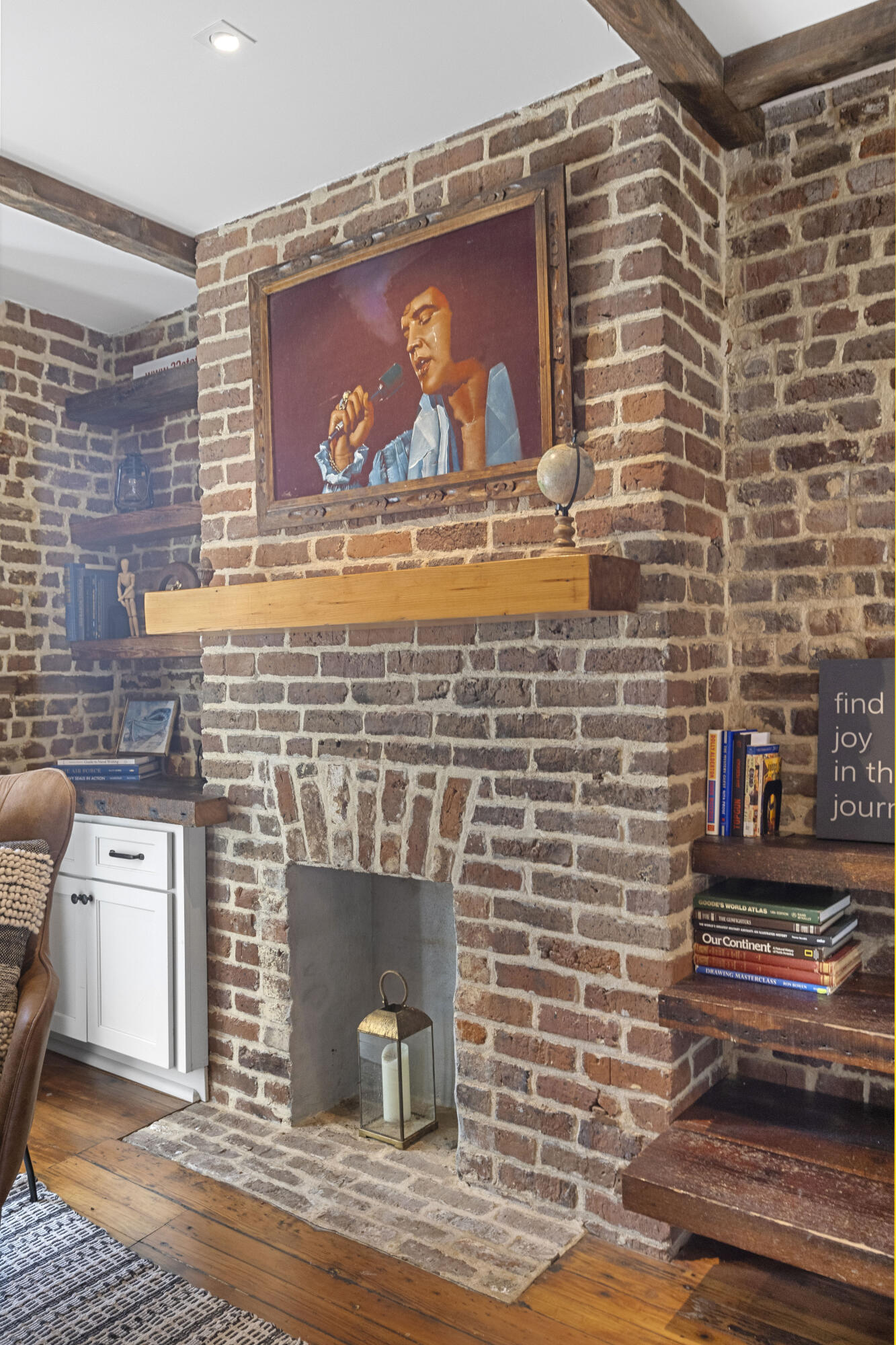 32 State Street Charleston, SC 29401 - Photo 28 of 48 Brick Surround Fireplace
