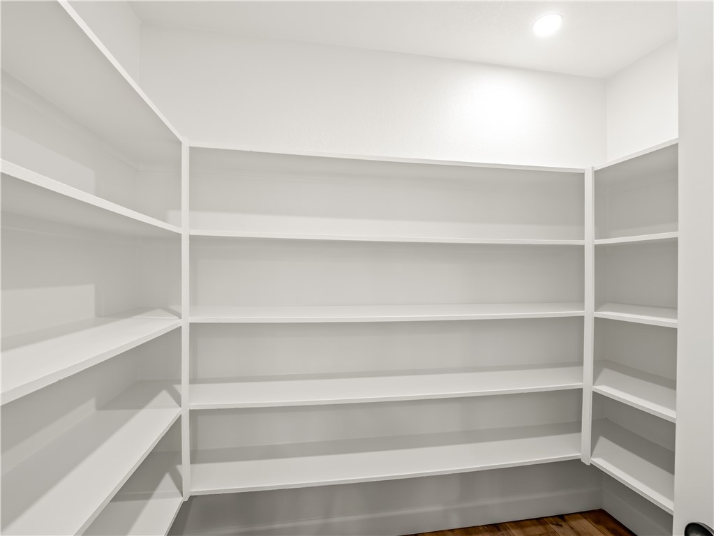 1582 East Revere Road Fresno, CA 93720 - Photo 20 of 49 Walkin pantry