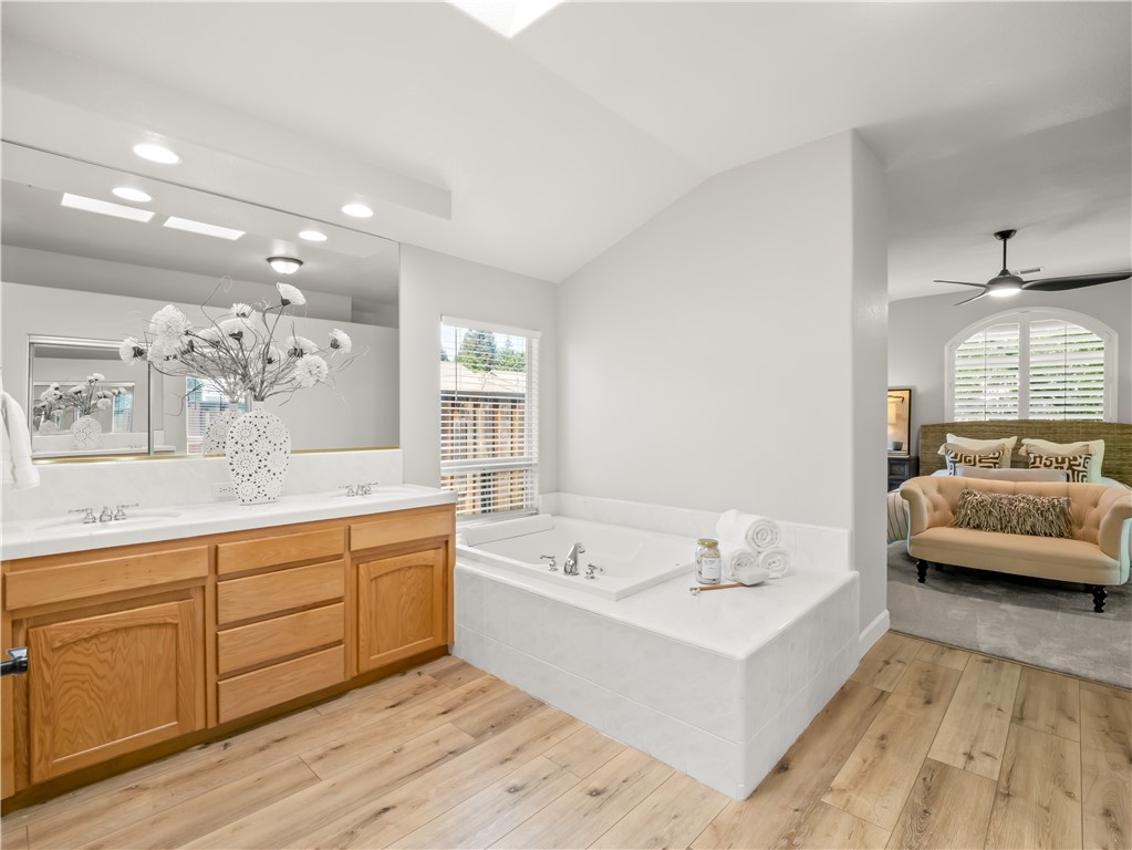 1582 East Revere Road Fresno, CA 93720 - Photo 28 of 49 Bath 2