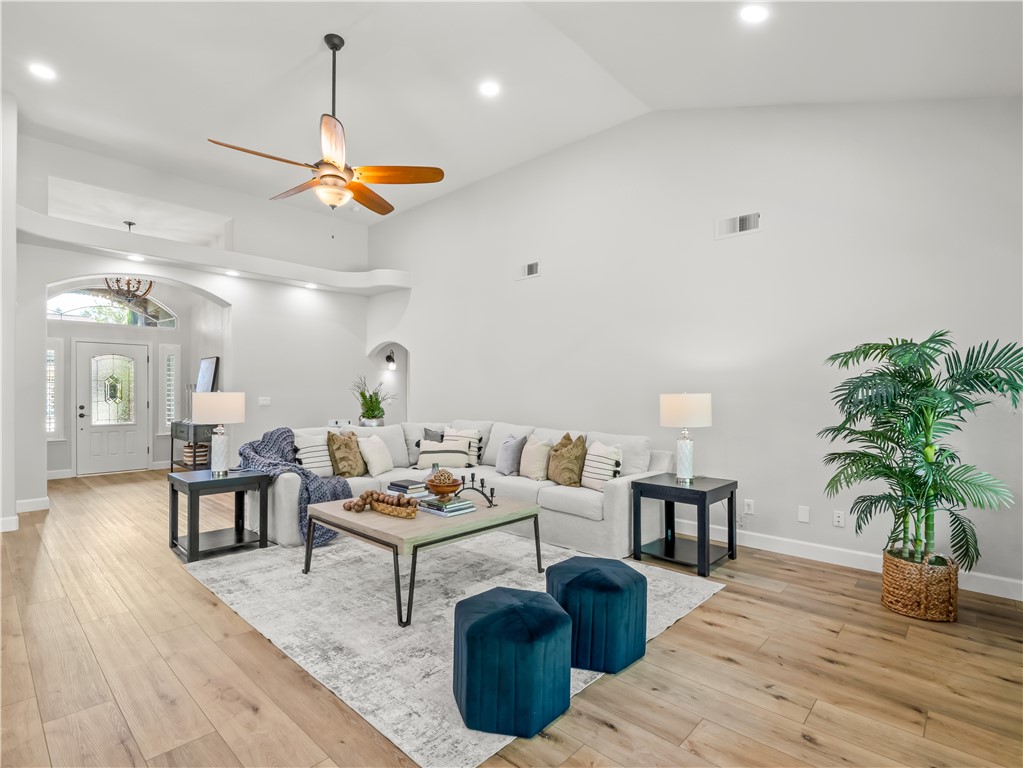 1582 East Revere Road Fresno, CA 93720 - Photo 8 of 49