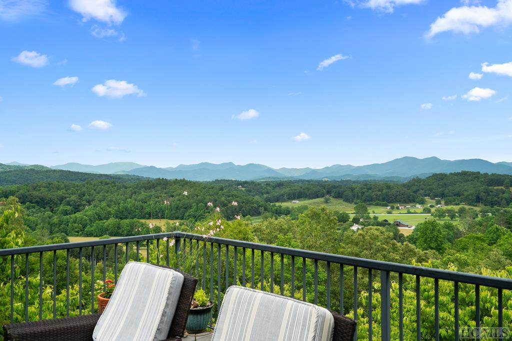 49 Quail Ridge Road Franklin, NC 28734 - Photo 7 of 41 Gallery Image 7