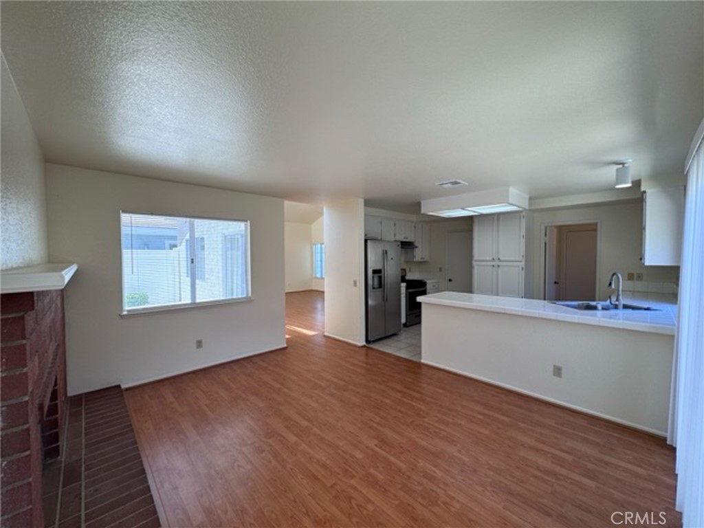 31585 Corte Salinas Temecula, CA 92592 - Photo 19 of 42 a view of an empty room and window