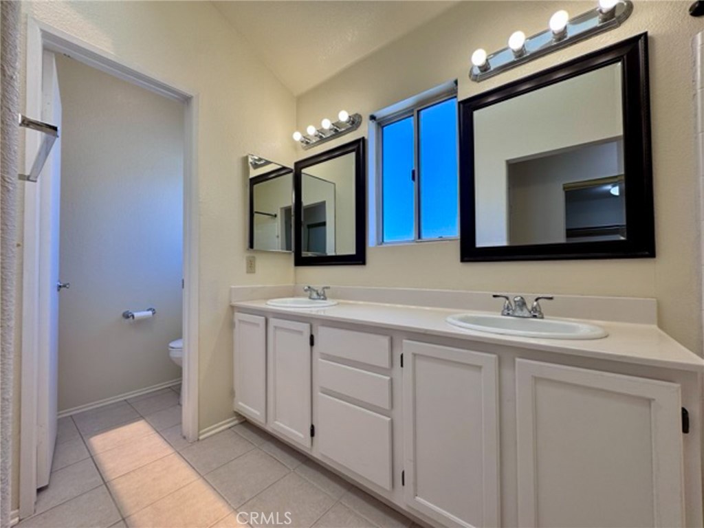 31585 Corte Salinas Temecula, CA 92592 - Photo 34 of 42 a bathroom with 2 sink and a mirror