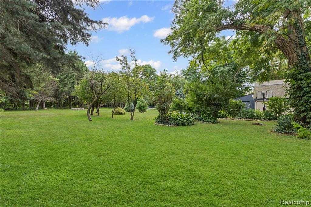 49222 Fairchild Road Macomb, MI 48042 - Photo 22 of 34 Gallery Image 22