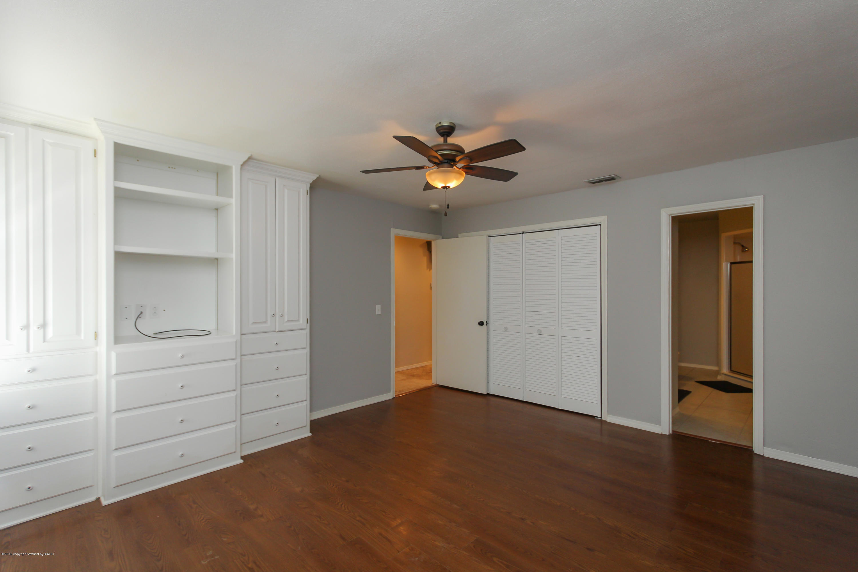 7915 Santa Fe Trail Amarillo, TX 79110 - Photo 21 of 57 a view of an empty room and cabinet with a ceiling fan