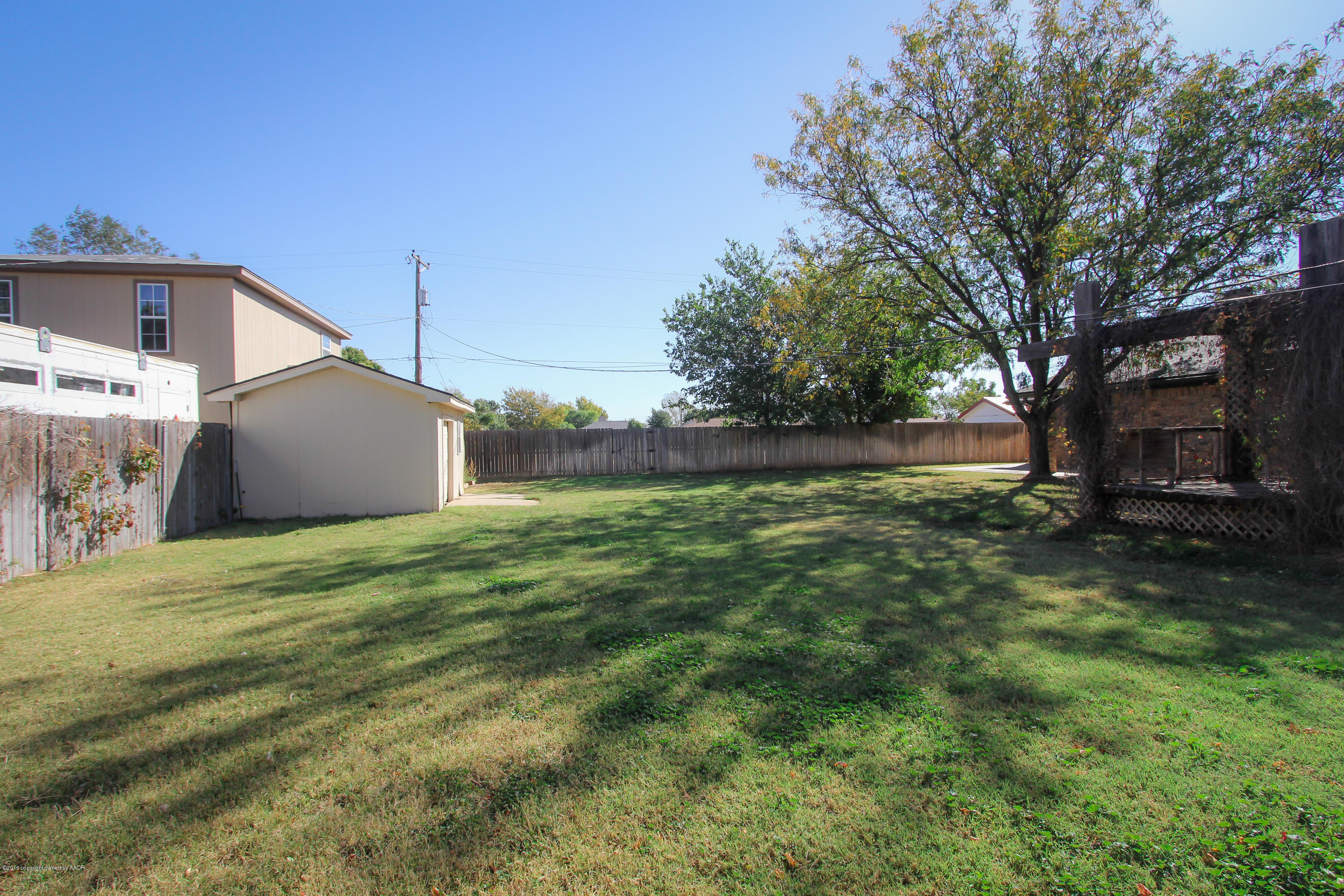 7915 Santa Fe Trail Amarillo, TX 79110 - Photo 53 of 57 a backyard of a house with lots of green space
