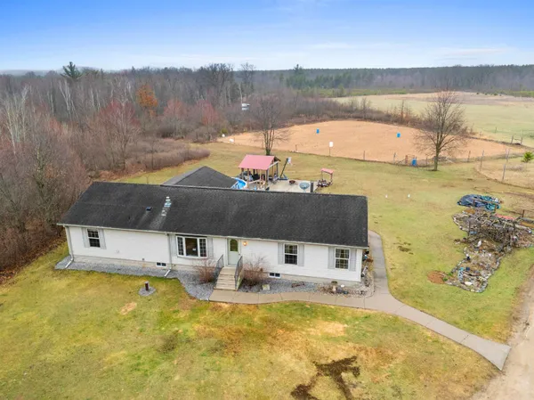 $749,900 | W9041 Airport Road, Crivitz, WI 54114