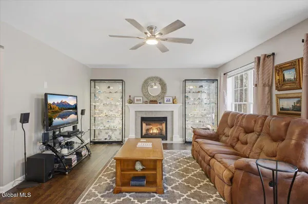 $599,000 | 8 Cathywood Court, Clifton Park, NY 12065