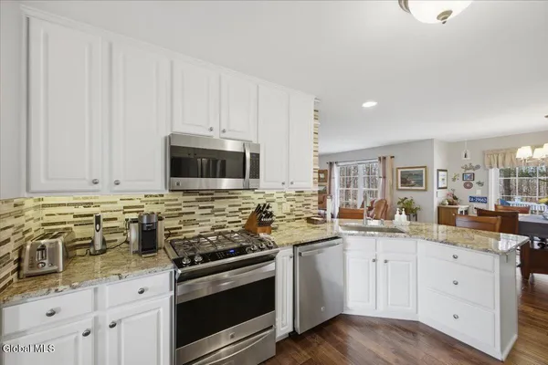 $599,000 | 8 Cathywood Court, Clifton Park, NY 12065