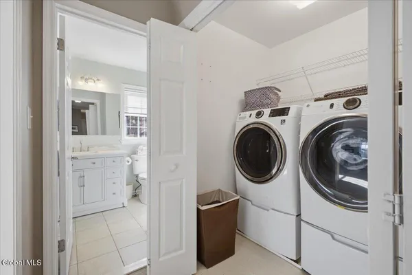 $599,000 | 8 Cathywood Court, Clifton Park, NY 12065