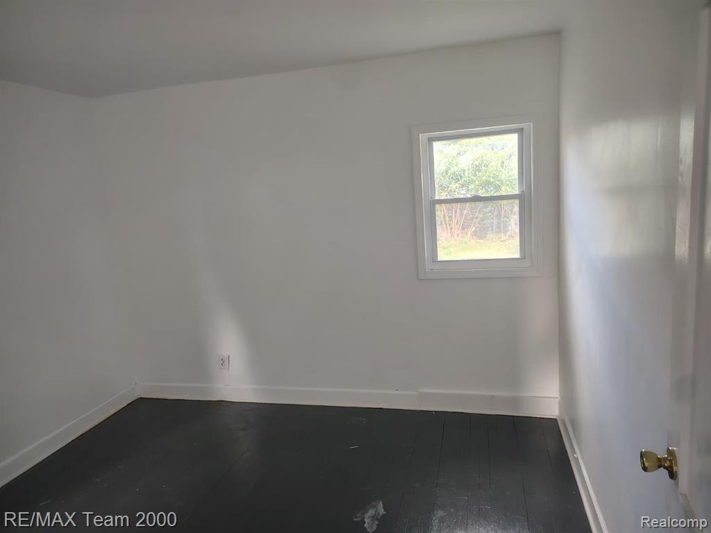 8860 Appoline Street Detroit, MI 48228 - Photo 15 of 45