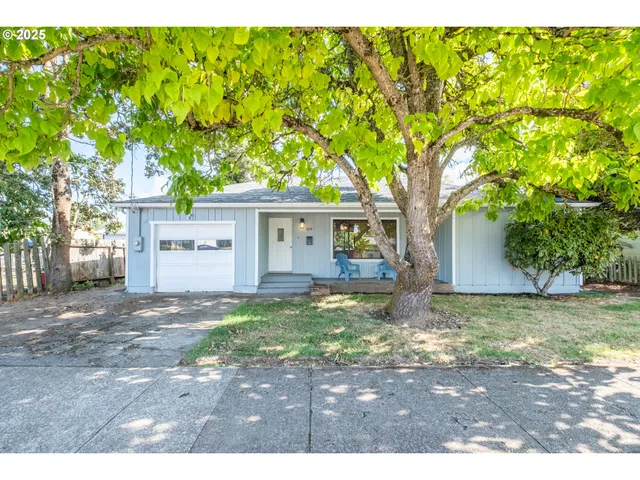 $319,000 | 875 South 5th Street, Lebanon, OR 97355