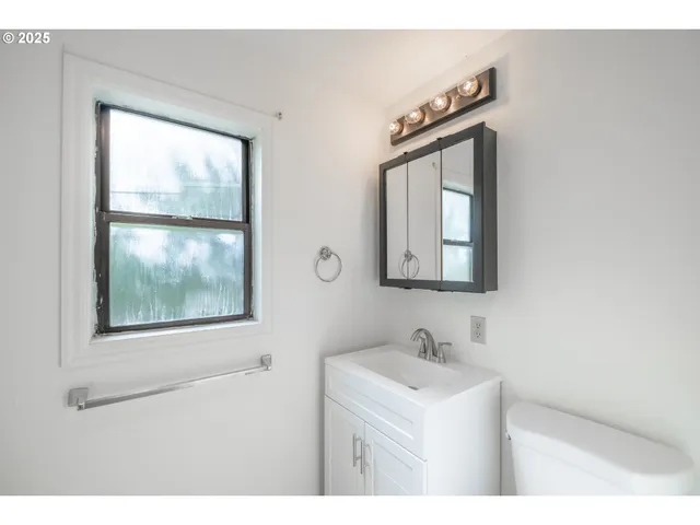 $319,000 | 875 South 5th Street, Lebanon, OR 97355