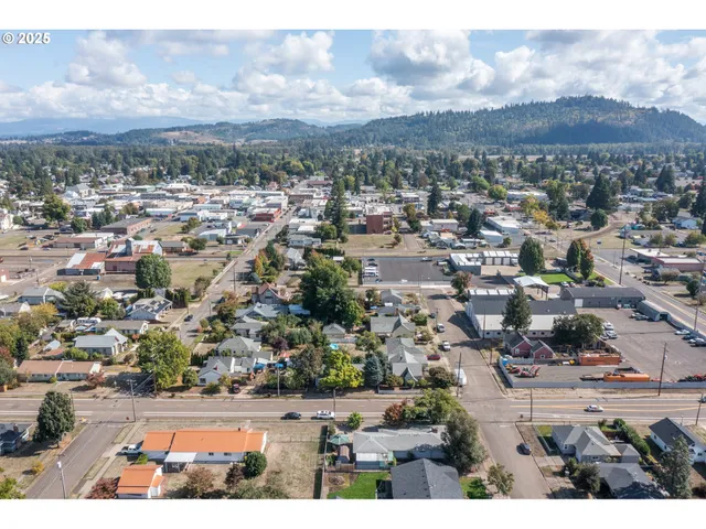 $319,000 | 875 South 5th Street, Lebanon, OR 97355