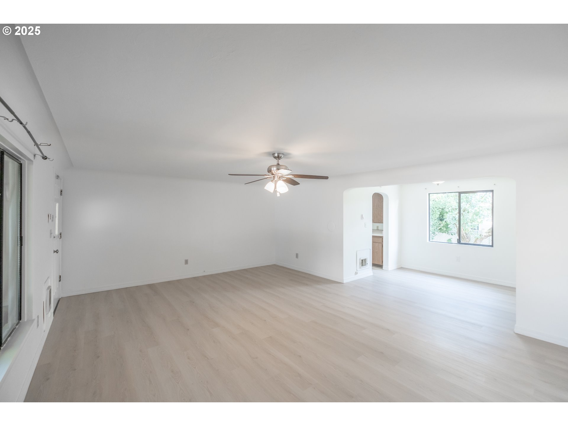 875 South 5th Street Lebanon, OR 97355 - Photo 8 of 35