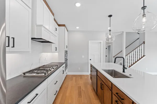 $839,900 | 635 Parkside Court, Eagan, MN 55123