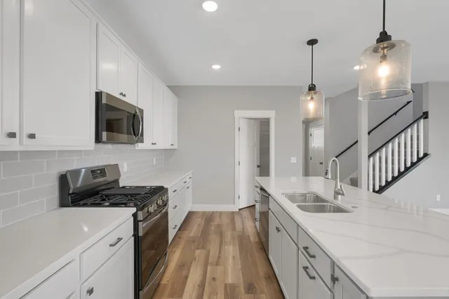 $839,900 | 635 Parkside Court, Eagan, MN 55123