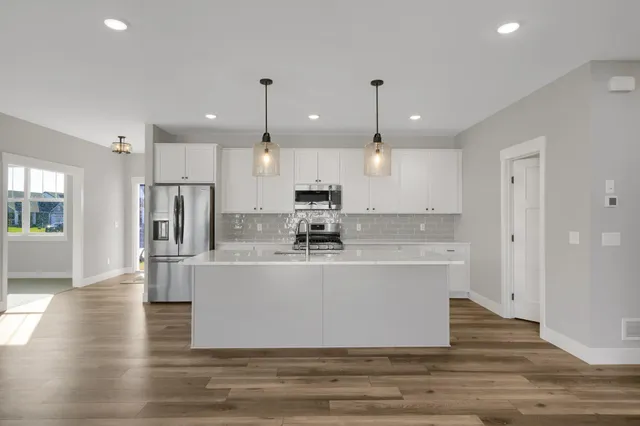 $839,900 | 635 Parkside Court, Eagan, MN 55123